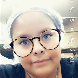 Meet your Posher, Dominga